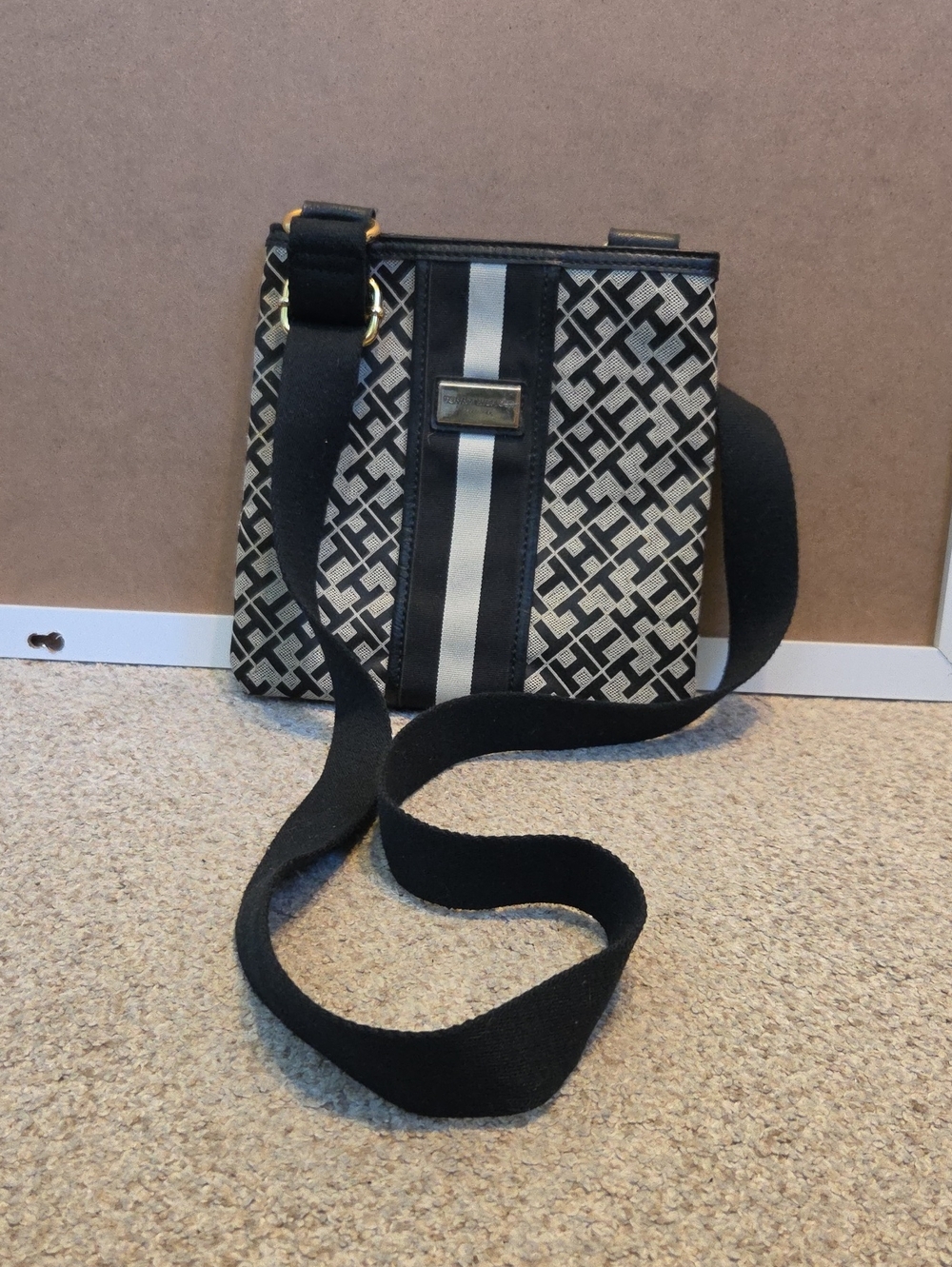 Tommy Hilfiger Geometric Crossbody Bag in Black & White